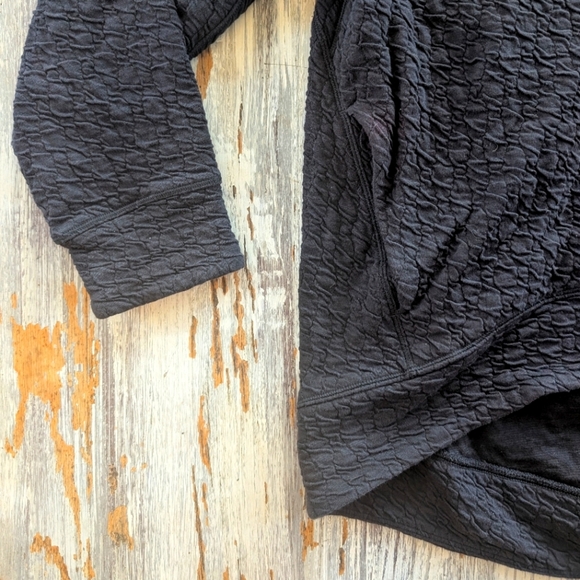 Lululemon Rippled V-Neck Pullover Women's 2 Black - Picture 8 of 9